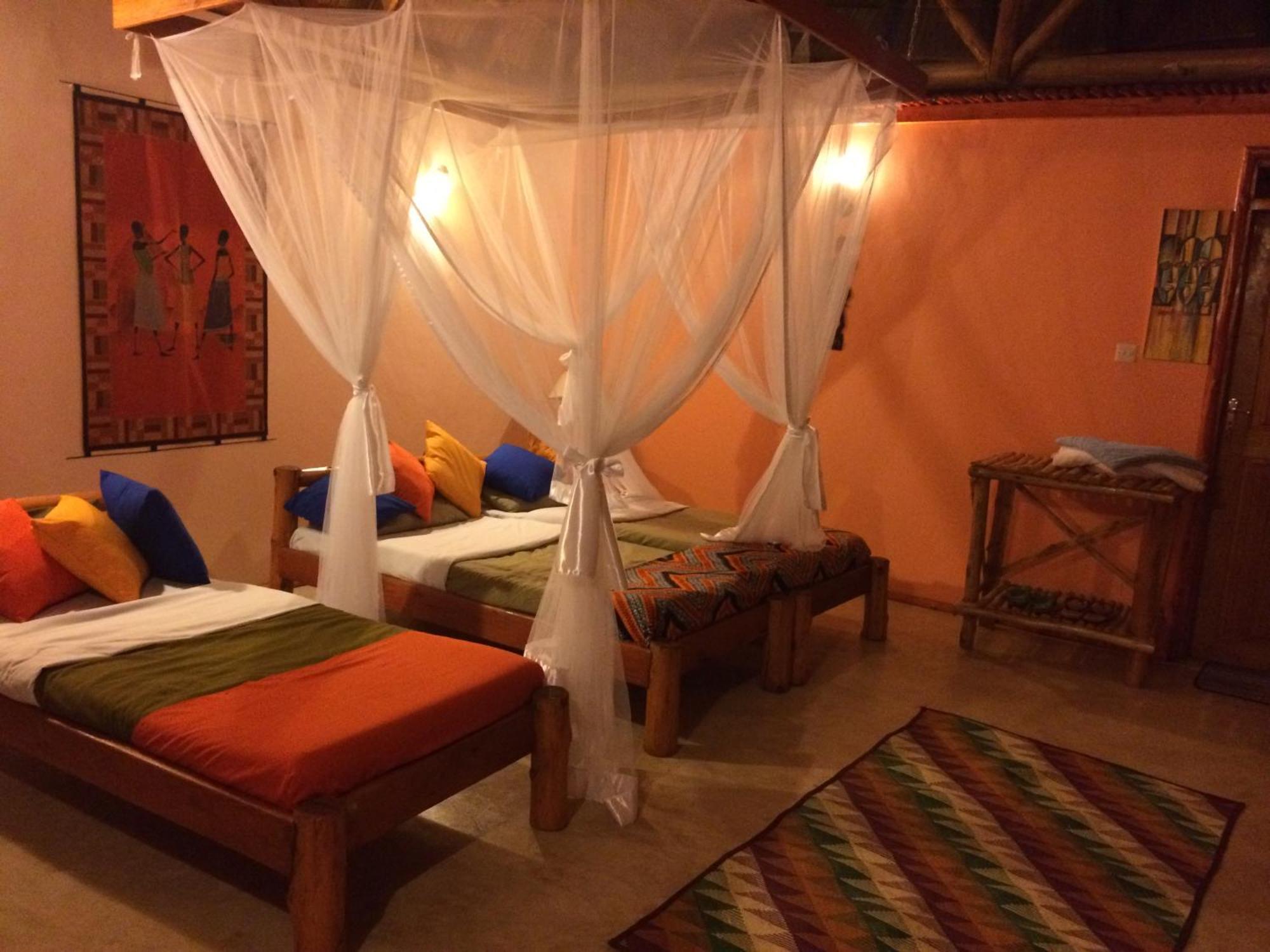 Wild Tracks Overland Camp Kasese Rom bilde