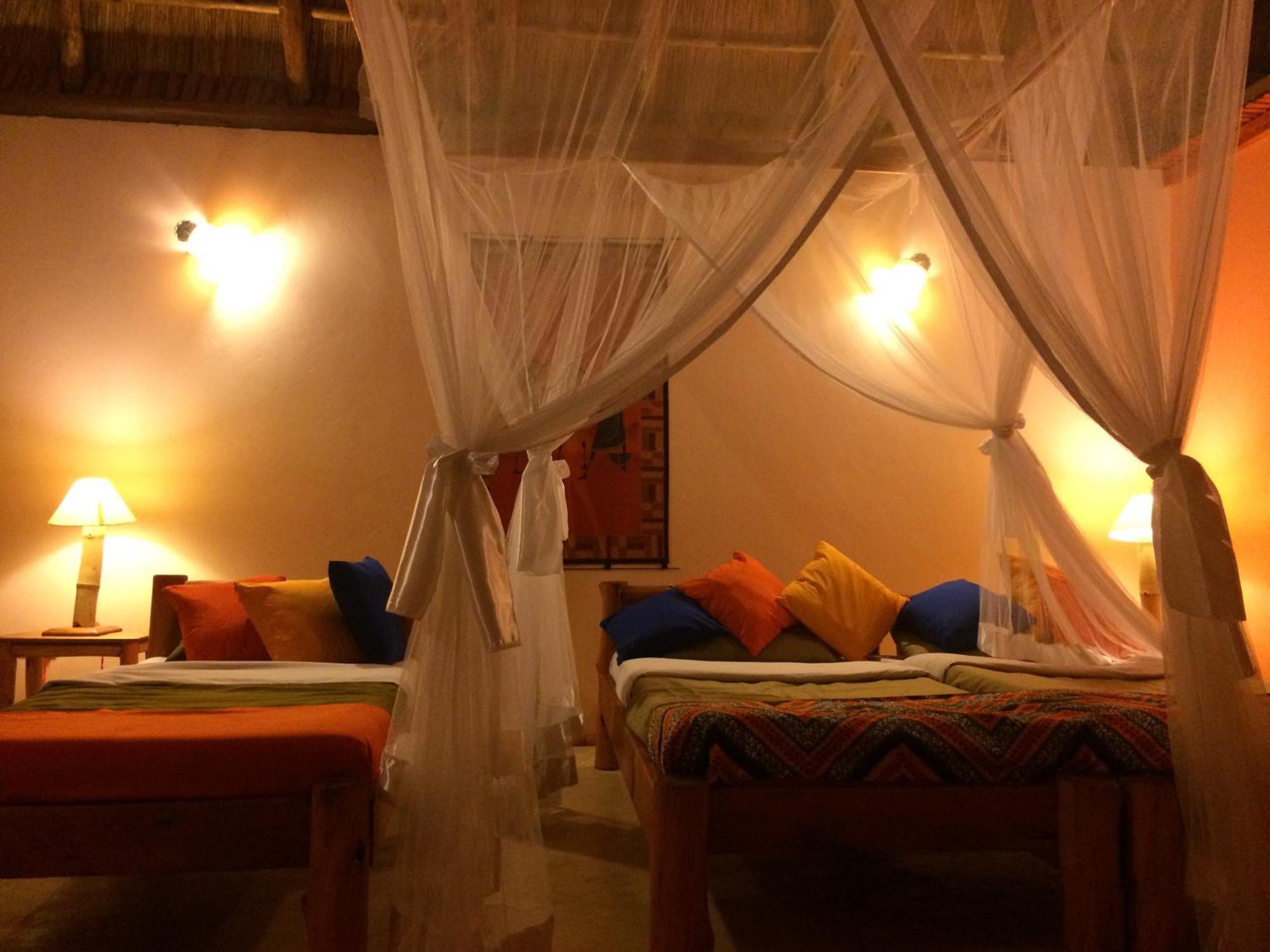 Wild Tracks Overland Camp Kasese Rom bilde